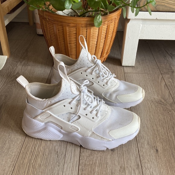 Nike Shoes - Nike Air Huarache Sneakers White